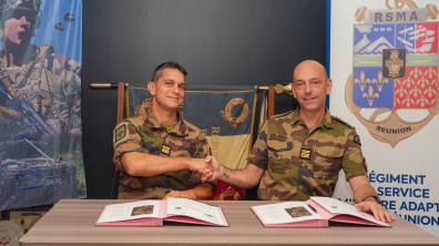 Les chefs de corps et colonels Vincent Lehmuller et Pascal Jourdan