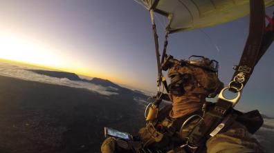 Infiltration sous voile avec le groupe commando parachutiste