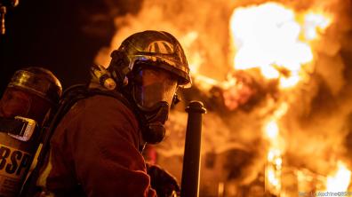 Sapeur-pompier de Paris sur intervention pour feu de bus