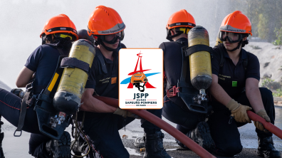 Jeunes sapeurs-pompiers de Paris en manoeuvre